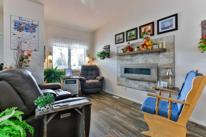 Property Photo:  717 Centre Street 7  AB T0L 2B0 