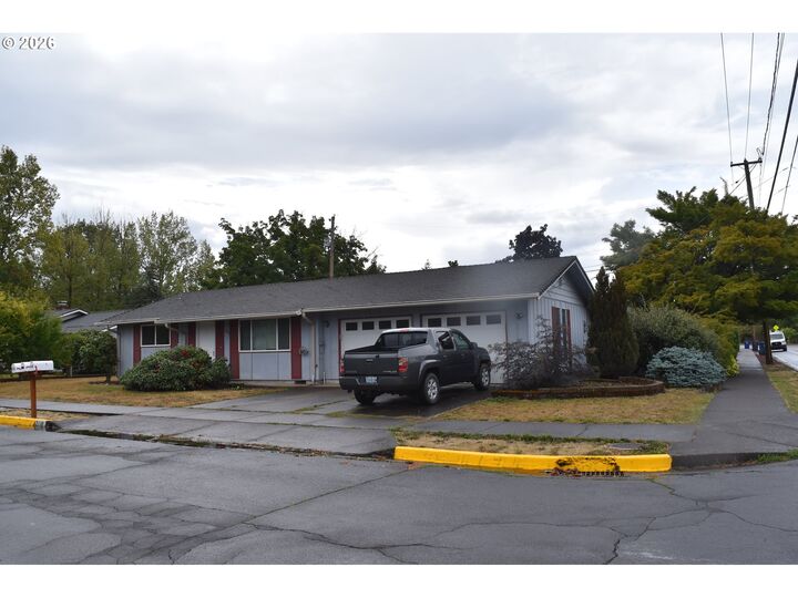 Property Photo:  2110 Birchwood Ave  OR 97401 