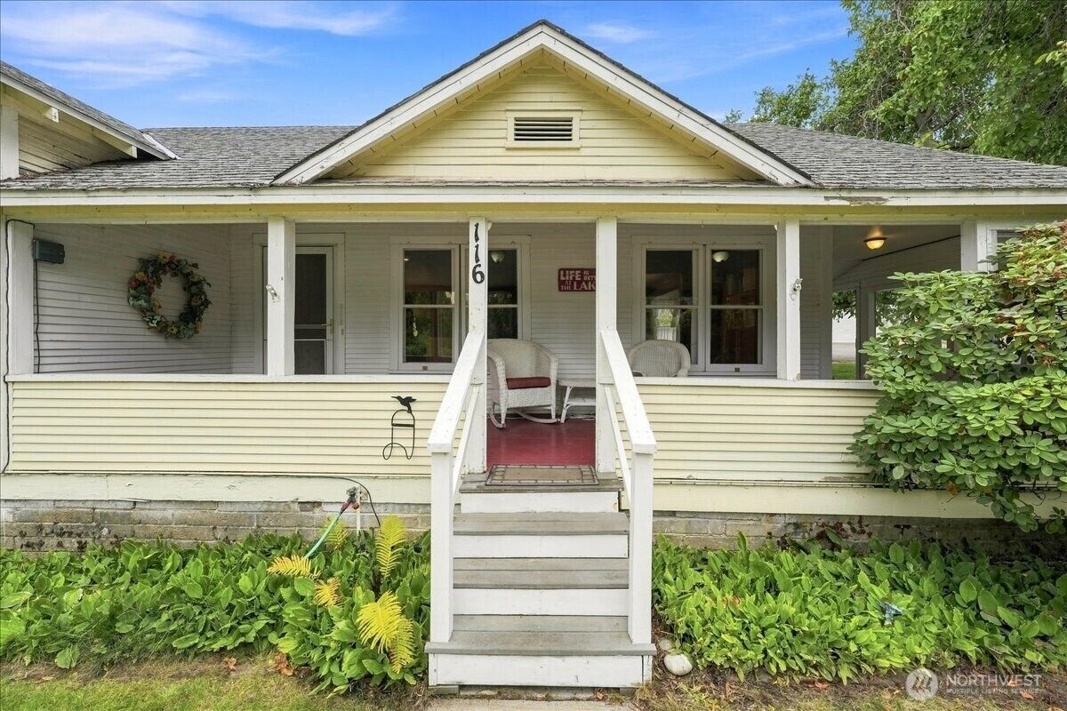 Property Photo:  116 E Farnham Avenue  WA 98816 