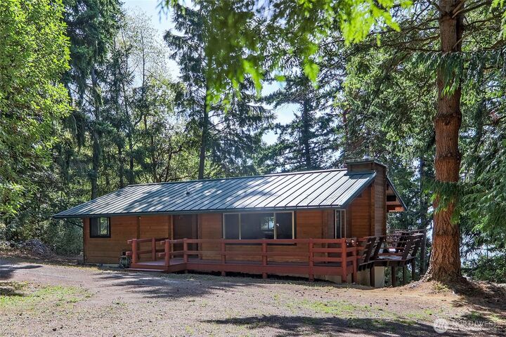Property Photo: 2110 Gull Way WA 98282