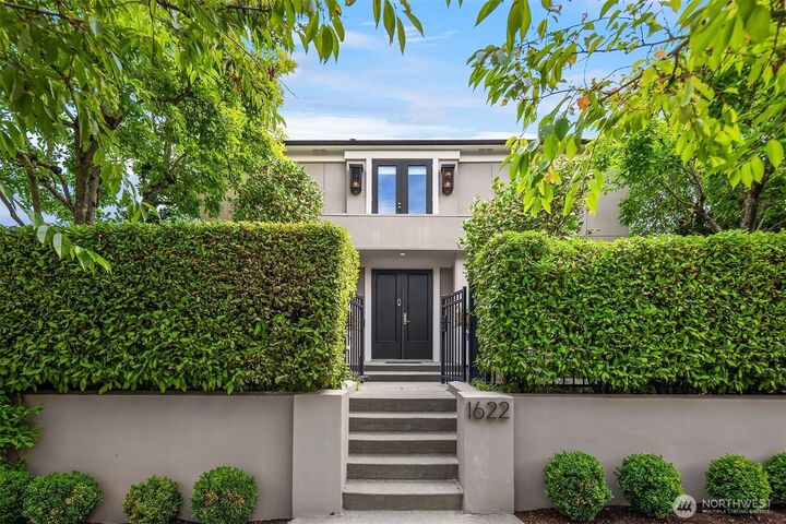 Property Photo: 1622 5th Avenue N WA 98109