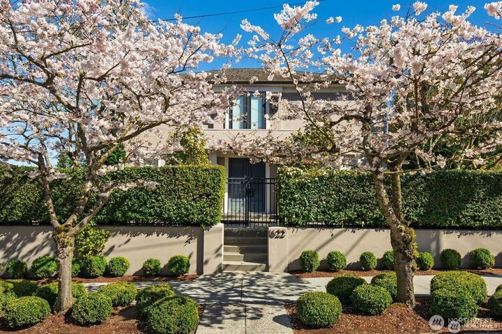 Property Photo:  1622  5th Avenue  N  WA 98109 