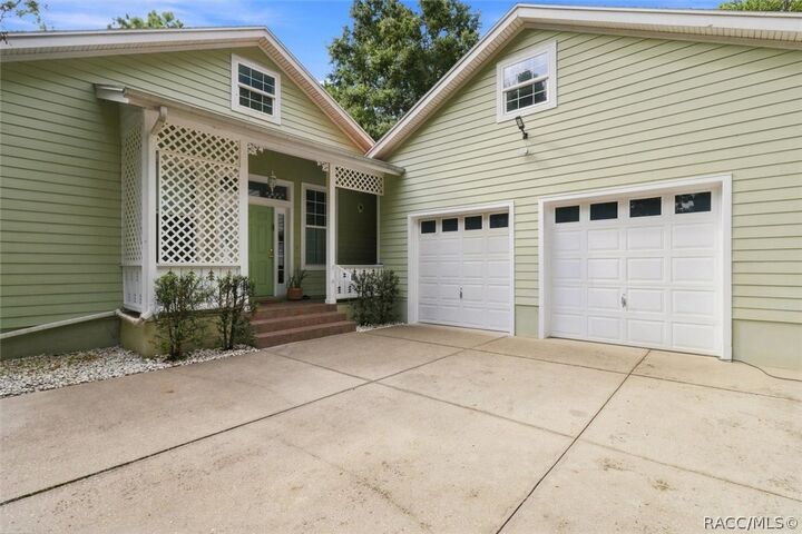 Property Photo: 2113 W Cindy Lane FL 34461