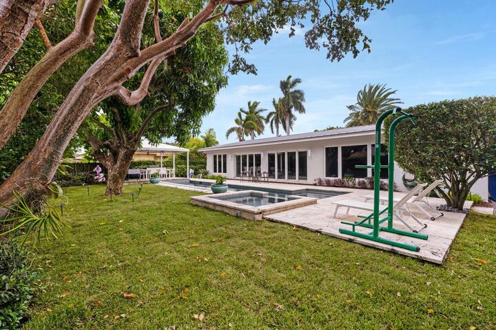 Property Photo:  2012 NE 31st Avenue  FL 33305 