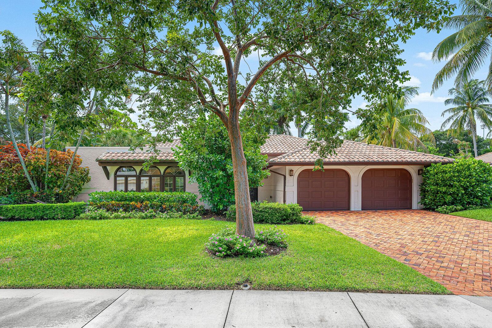 Property Photo:  2570 NW 27th Street  FL 33434 