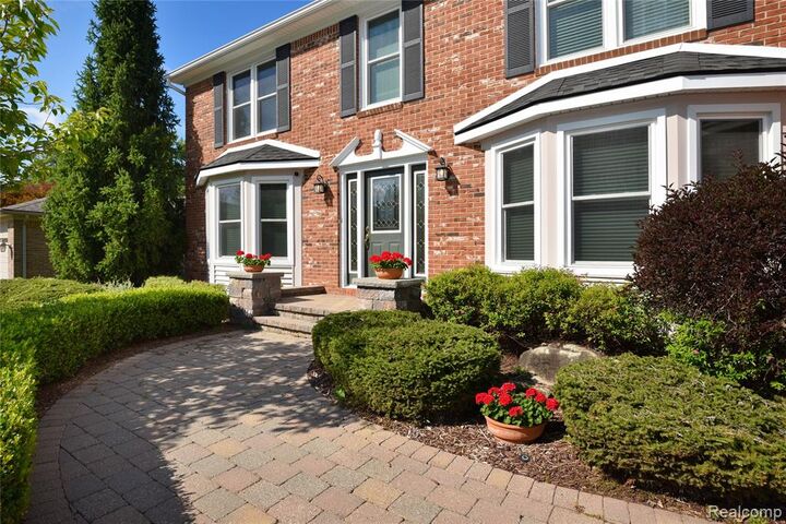 Property Photo:  1325 Royal Crescent Street  MI 48306 