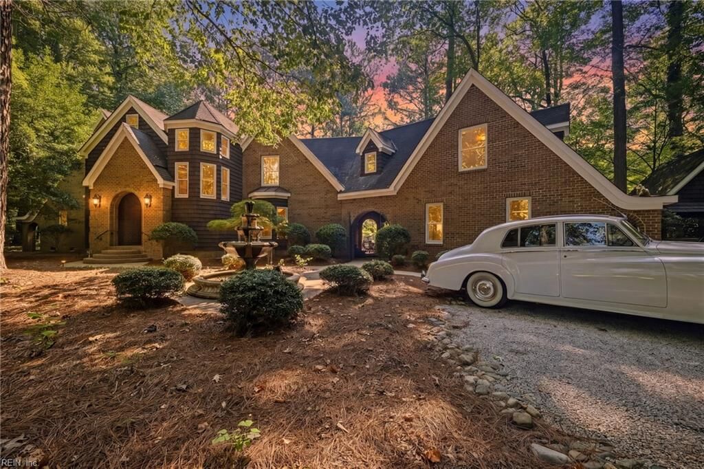 Property Photo: 2530 Entrada Dr VA 23456
