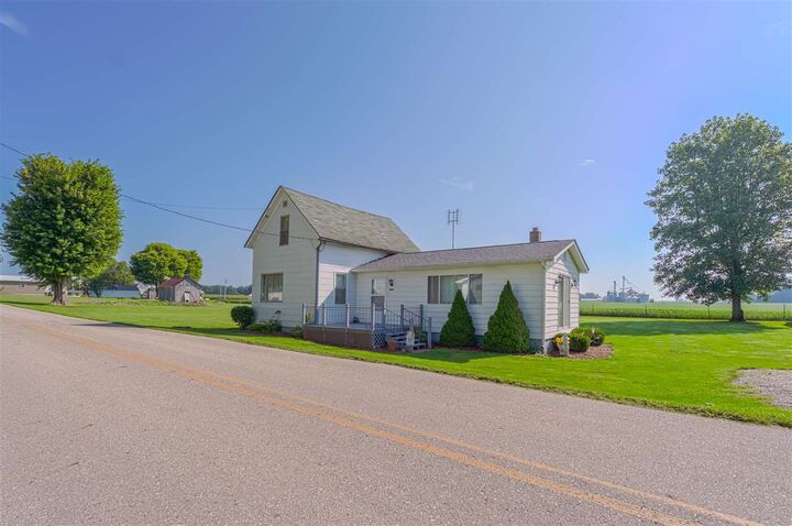 Property Photo:  6896 N County Road 550 West  IN 47331 