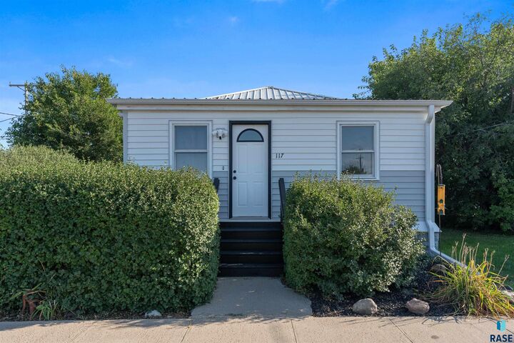 Property Photo:  117 W 1st St  SD 57039 