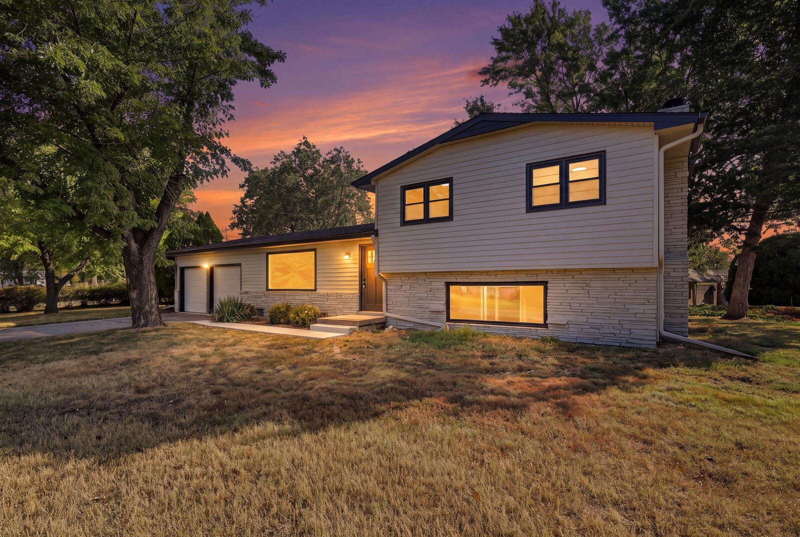 Property Photo: 7424 W 11th St N KS 67212