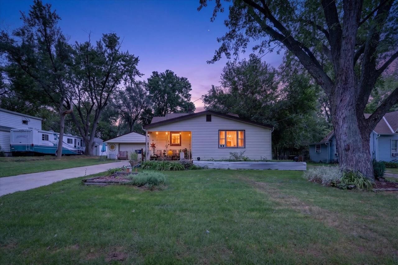 Property Photo: 1517 Moore Street WI 53511