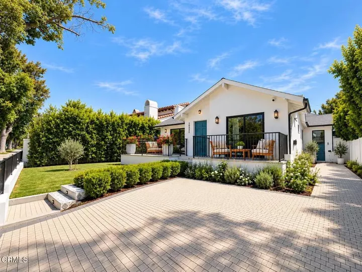 Property Photo:  10332 Woodbridge Street  CA 91602 