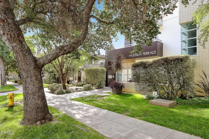 Property Photo:  257 S Hudson Avenue 301  CA 91101 