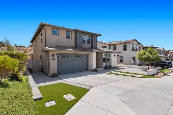 Property Photo:  914 Cayley Avenue  CA 92078 