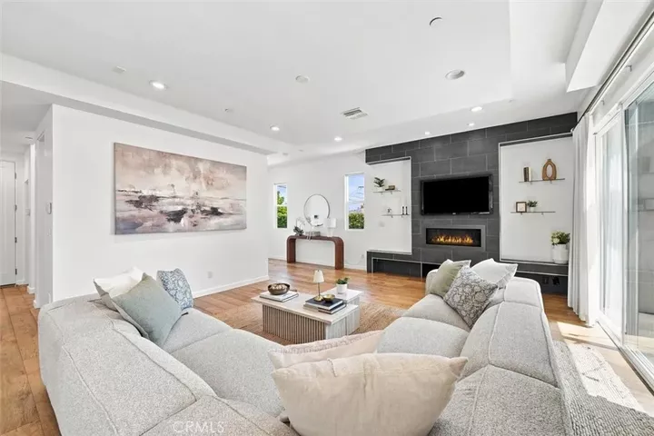 Property Photo:  2206 Harriman A  CA 90278 