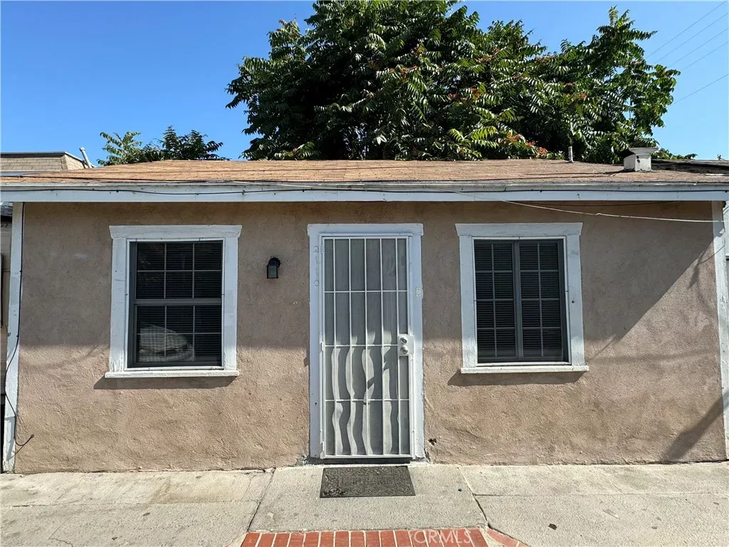 Property Photo: 2110 Linden Avenue CA 90806