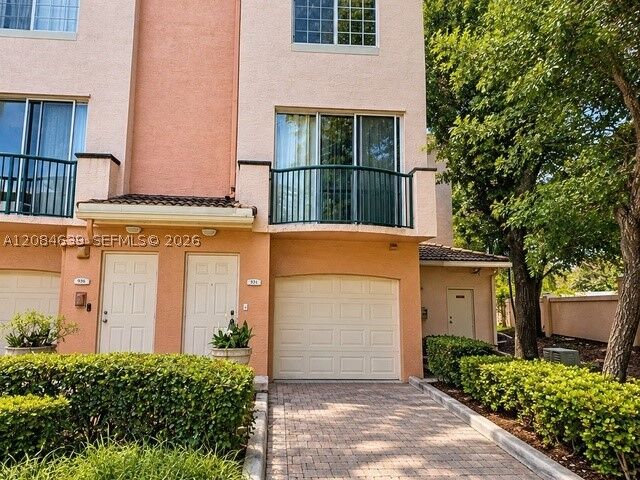 Property Photo: 2027 SE 10th Ave 731 FL 33316