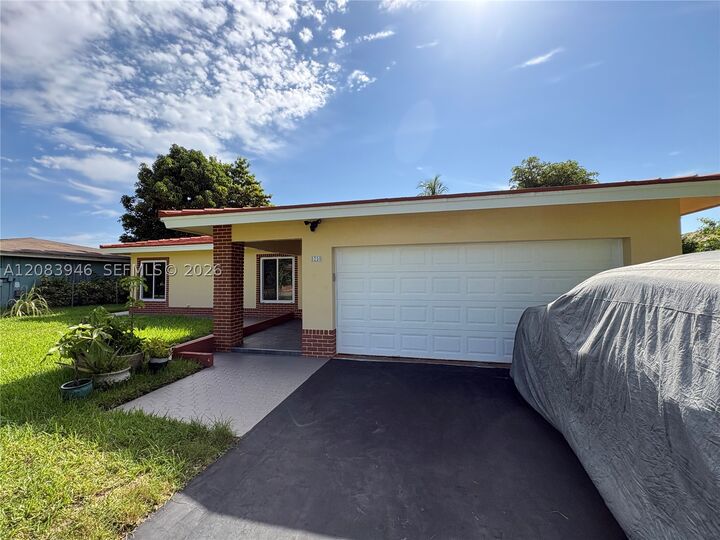 Property Photo:  8250 NW 66th Ter  FL 33321 