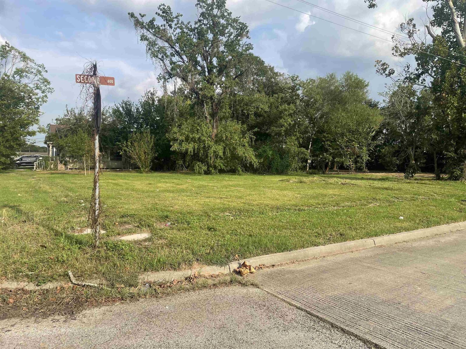 Property Photo:  562 2nd St  TX 77701 