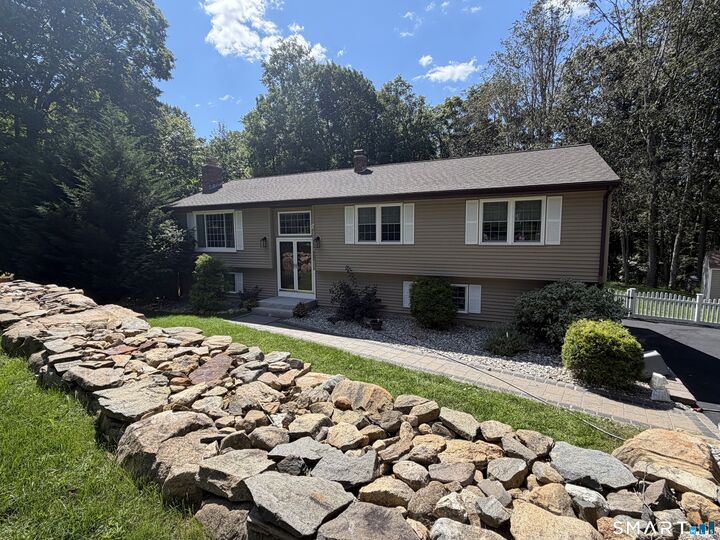 Property Photo:  952 Maple Hill Road  CT 06437 