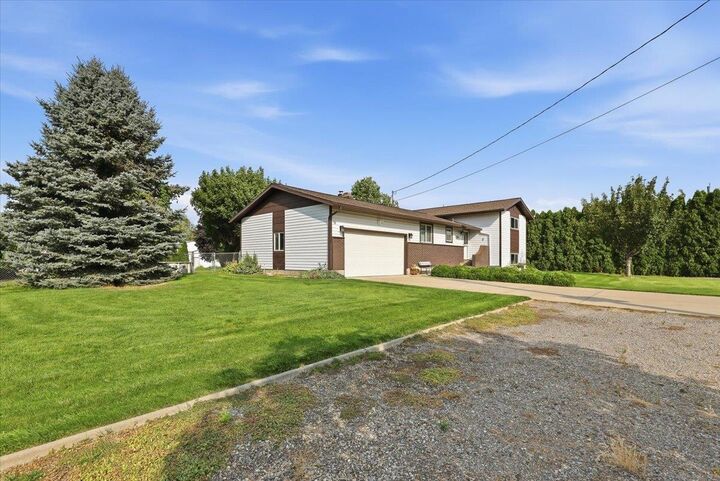 Property Photo: 5105 N Glenarvon Rd WA 99027
