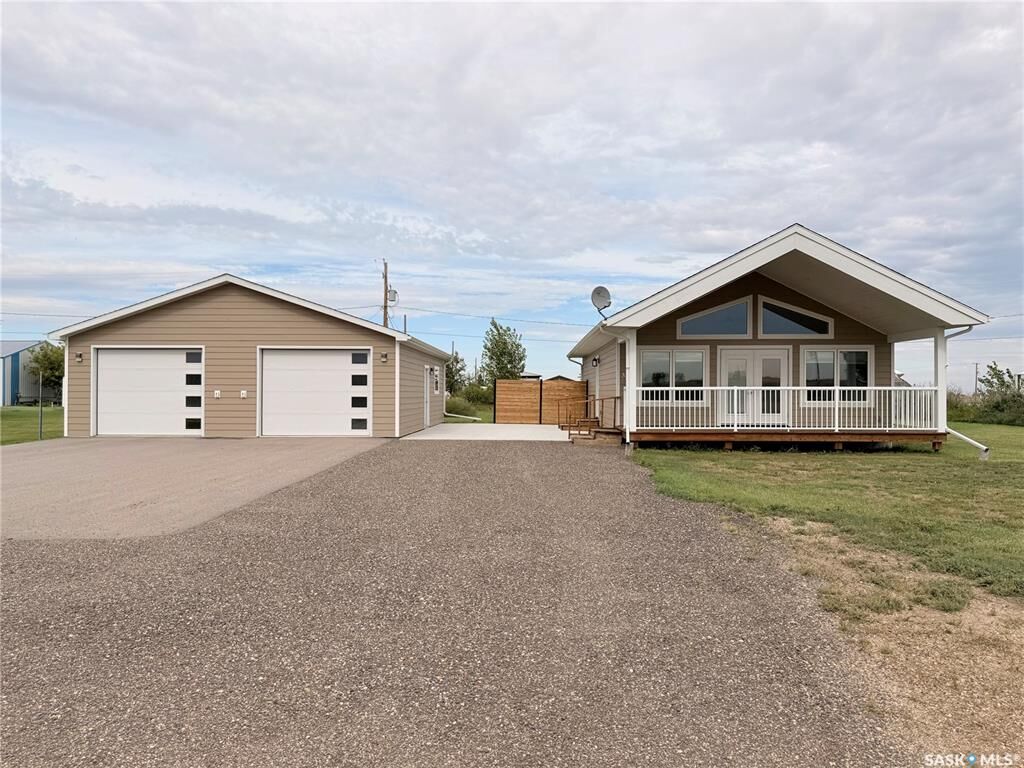 Property Photo:  337 Railway Avenue  SK S0H 0L0 