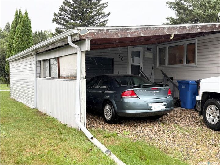 Property Photo:  60 Appleton Drive  SK S3N 3E3 