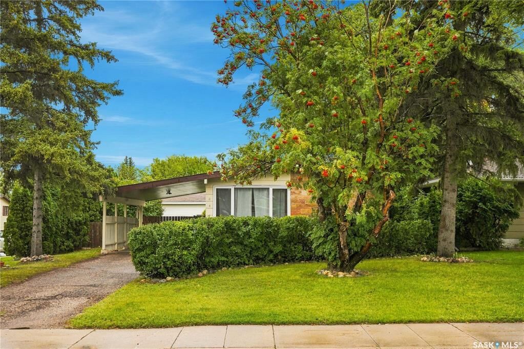 Property Photo:  1614 Arlington Avenue  SK S7H 2Y5 