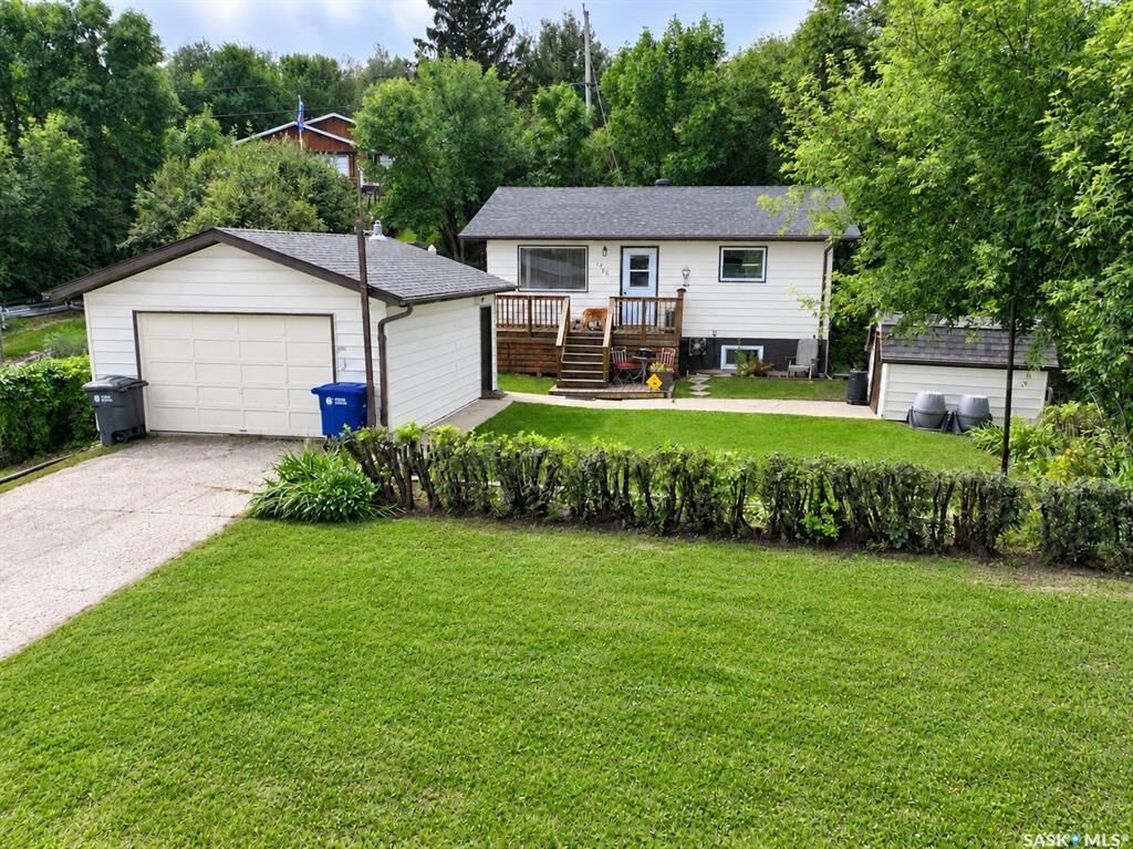 Property Photo:  1255 Grand Avenue  SK S2V 1A4 