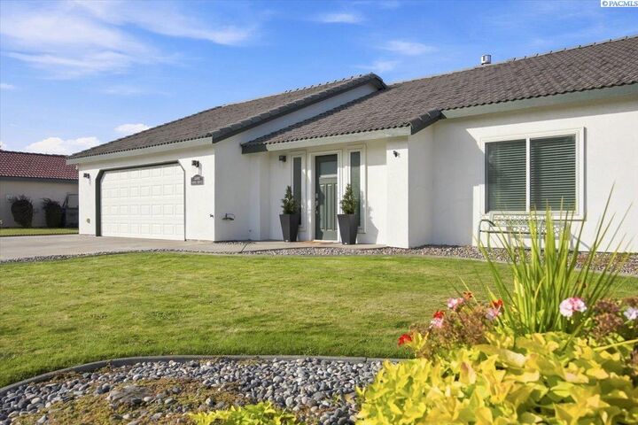 Property Photo: 5602 Aspen Dr. WA 99353