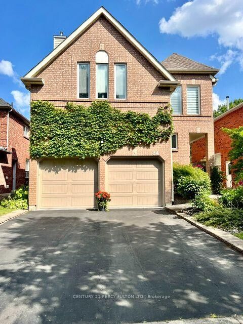 Property Photo: 84 Loraview Lane ON L4G 6N5
