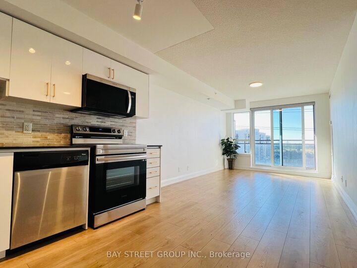 Property Photo:  370 Highway 7 N/A E 811  ON L4B 0C4 