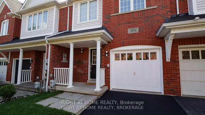 Property Photo:  3956 Stardust Drive  ON L5M 8A6 