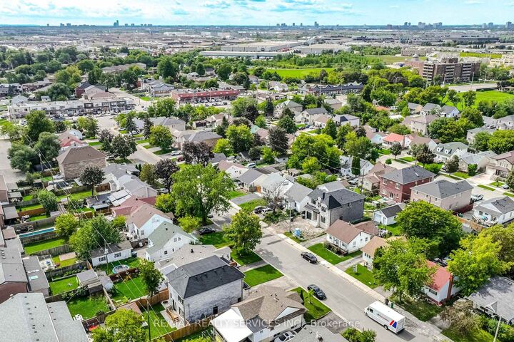 Property Photo:  3051 Churchill Avenue  ON L4T 1R4 