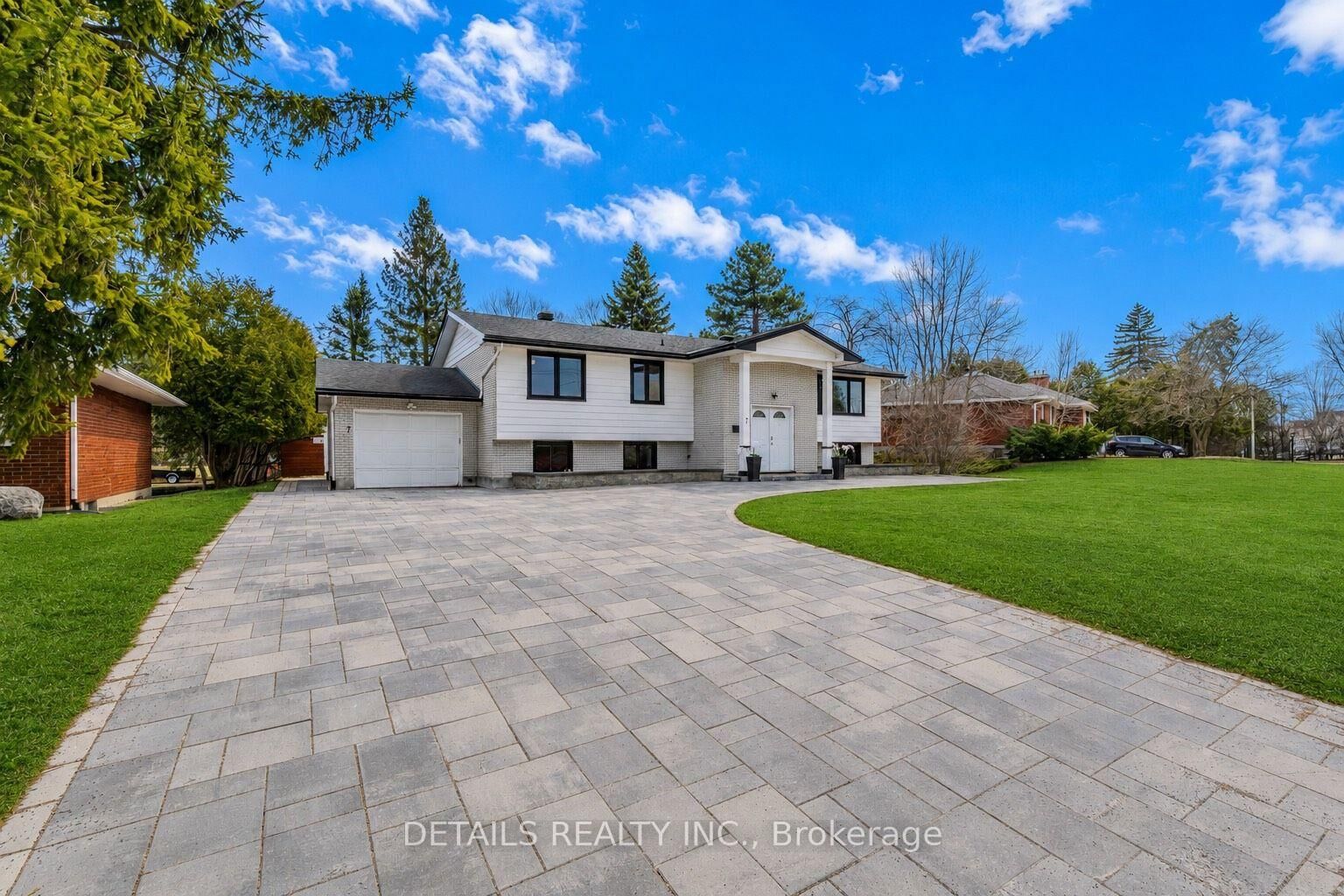 Property Photo:  7 Kerry Crescent E  ON K2E 5V7 