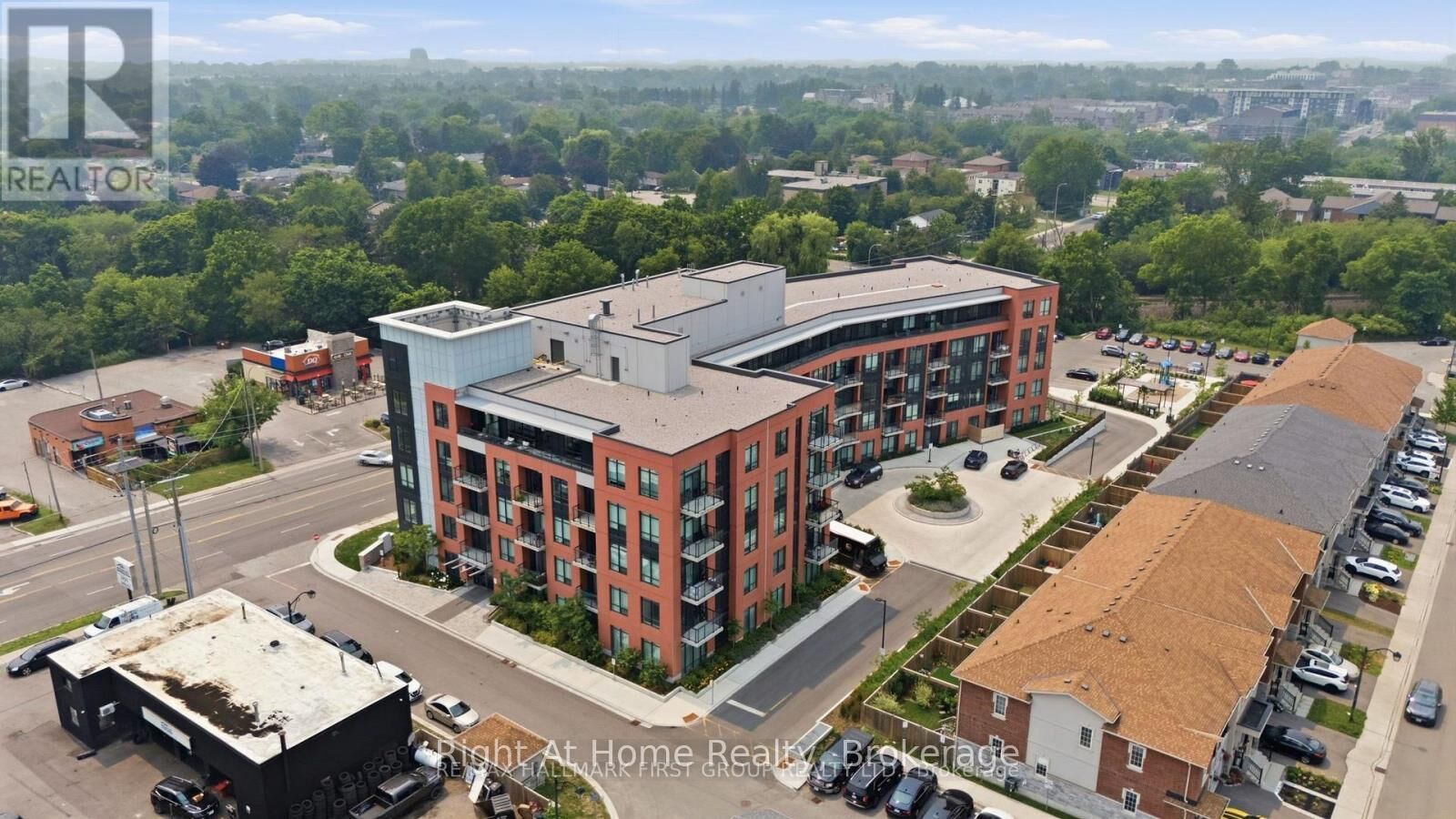 Property Photo:  1010 Dundas Street 310  ON L1N 2K2 