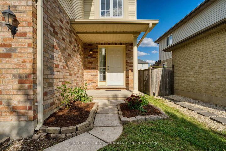 Property Photo: 1748 Ennismore Crescent ON N6G 5N2