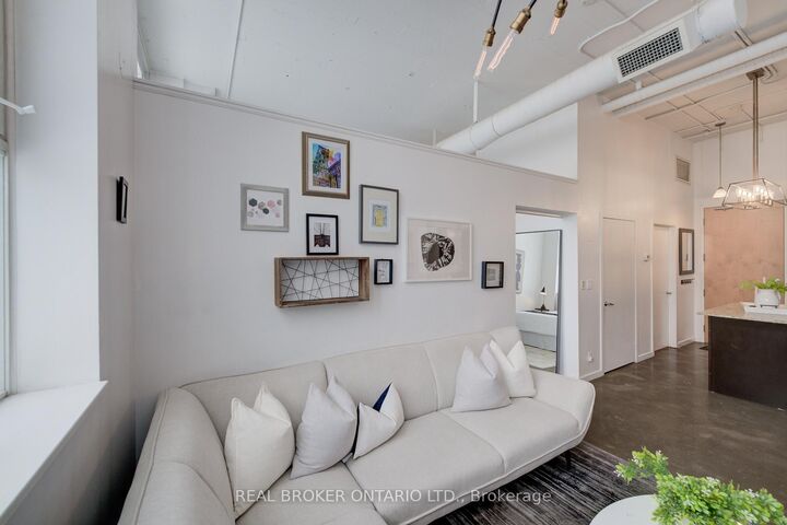 Property Photo:  410 King Street W 126  ON N2G 1C3 