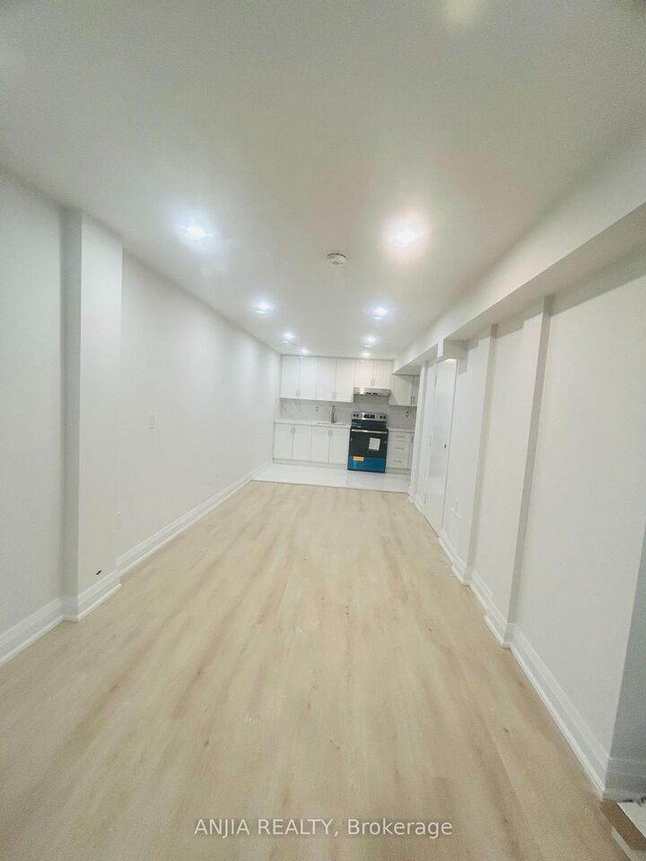 Property Photo:  310 Hillsdale Avenue E  ON M4S 1T8 
