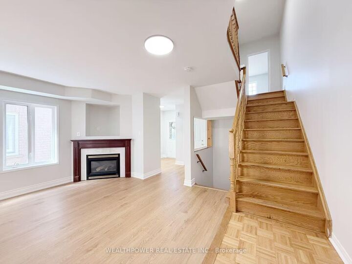 Property Photo:  567 Summer Park Crescent  ON L5B 4E9 