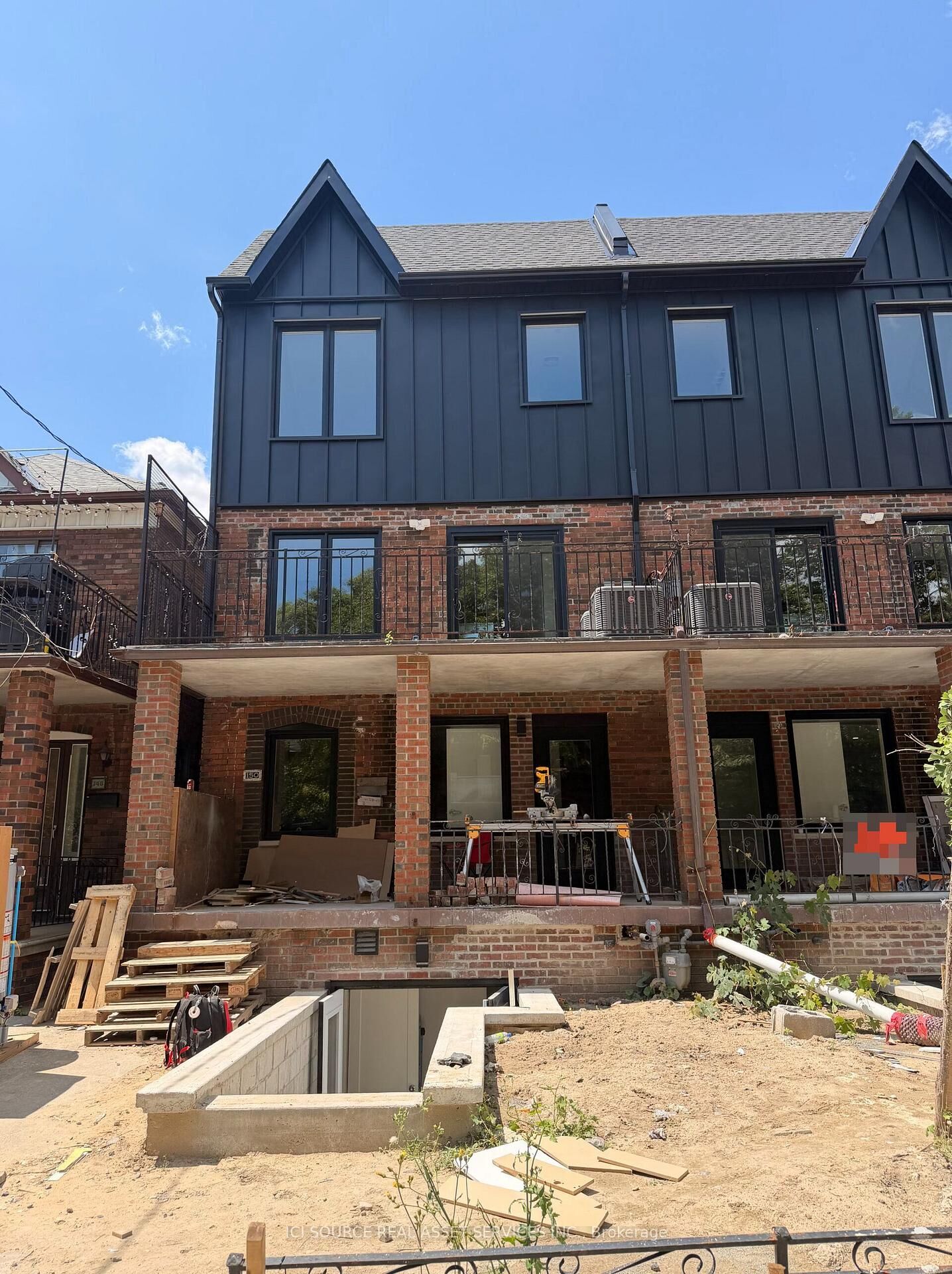 Property Photo:  150 Brunswick Avenue 3  ON M5S 2M2 