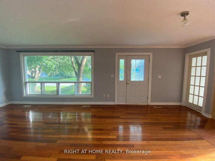 Property Photo:  413 Fernleigh Circle S Main Floor  ON L4C 1E7 