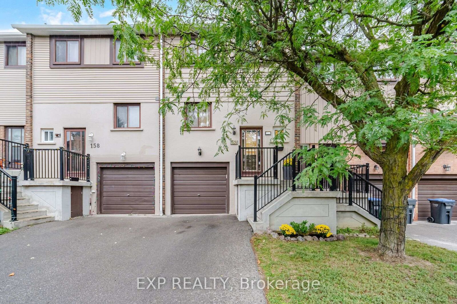 Property Photo:  157 Moregate Crescent  ON L6S 3K9 