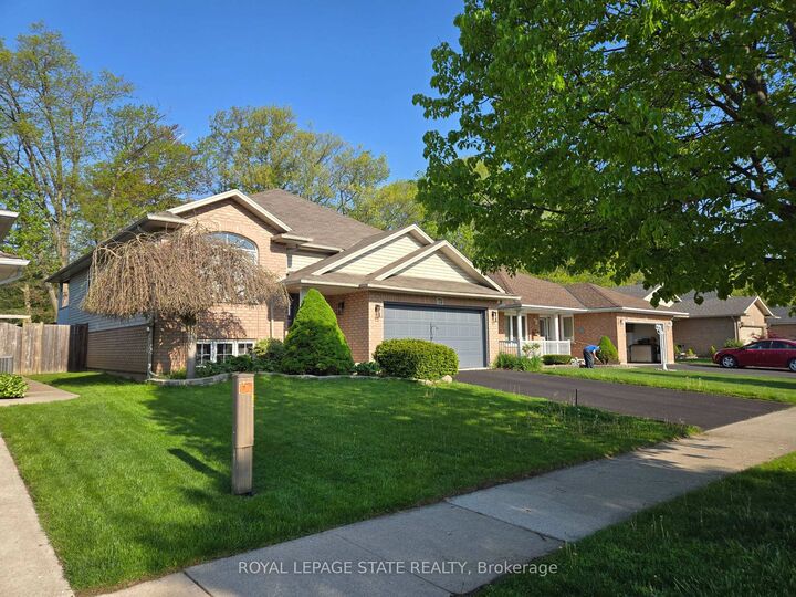 Property Photo:  73 Foxtail Avenue  ON L3C 7J6 