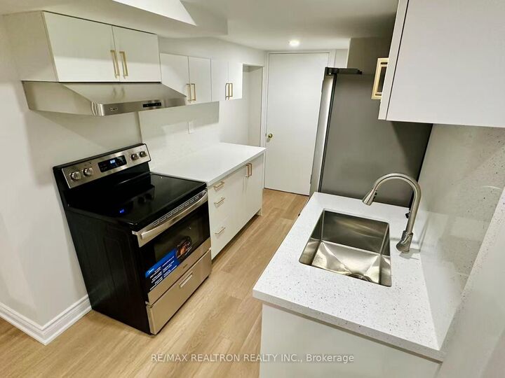 Property Photo:  511 Pleasant Ridge Avenue Bsmt  ON L4J 8X3 