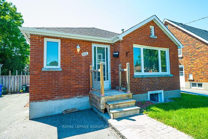 Photo de la propriété:  102 Central Park Boulevard N  ON L1G 5Y5 