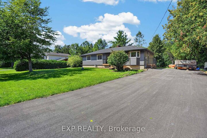 Property Photo:  137 Grenfell Crescent  ON K2G 0G6 