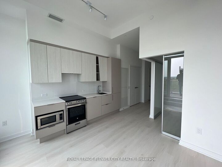 Property Photo:  3900 Confederation Parkway 607  ON L5B 0M3 