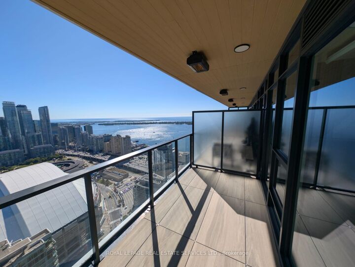 Property Photo:  3 Concord Cityplace Way 6002 B  ON M5V 0X4 