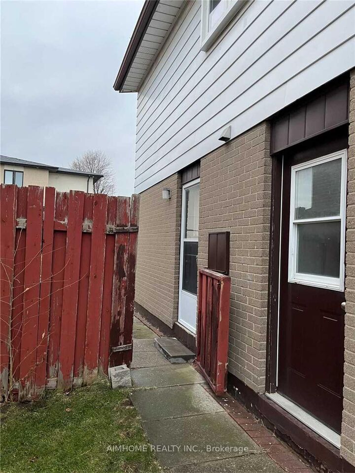 Property Photo:  6 Havenview Road  ON M1S 3A2 